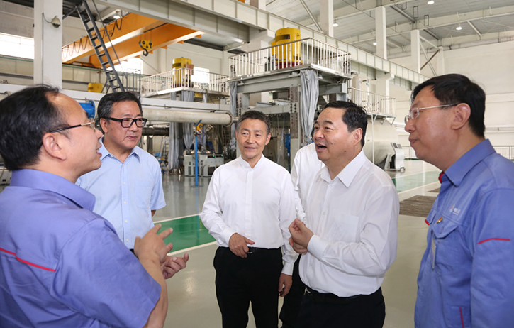 郝鹏与Stake官网集团一线科技人员深刻互换